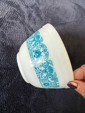 Pyrex vintage Horizon Blue small mixing bowl 401 - 1.5 pt excellent cond